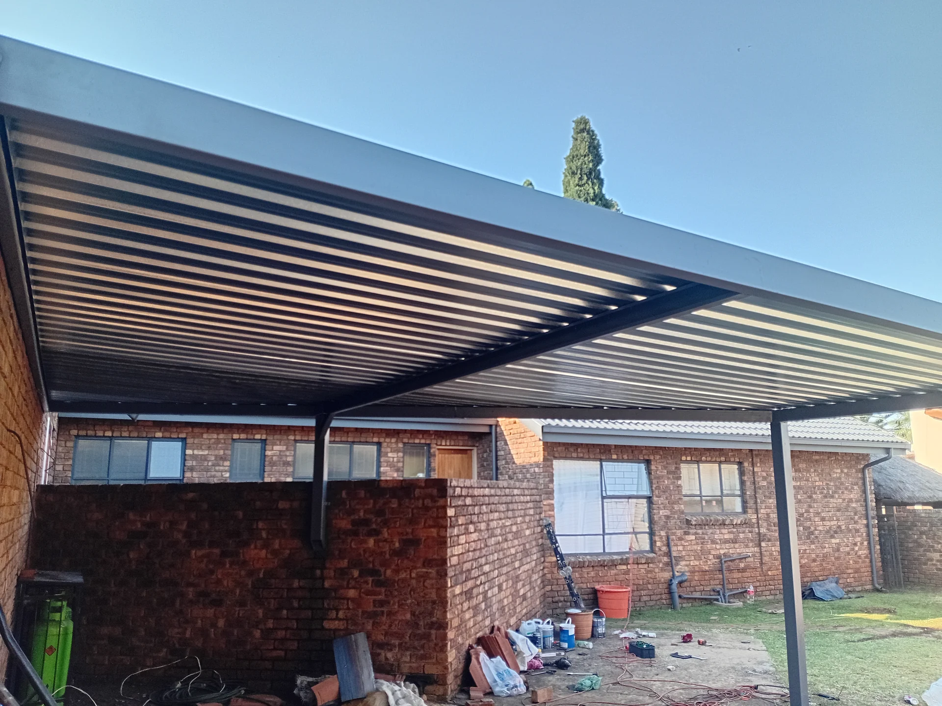 Polycarbonate transparent roof shelter